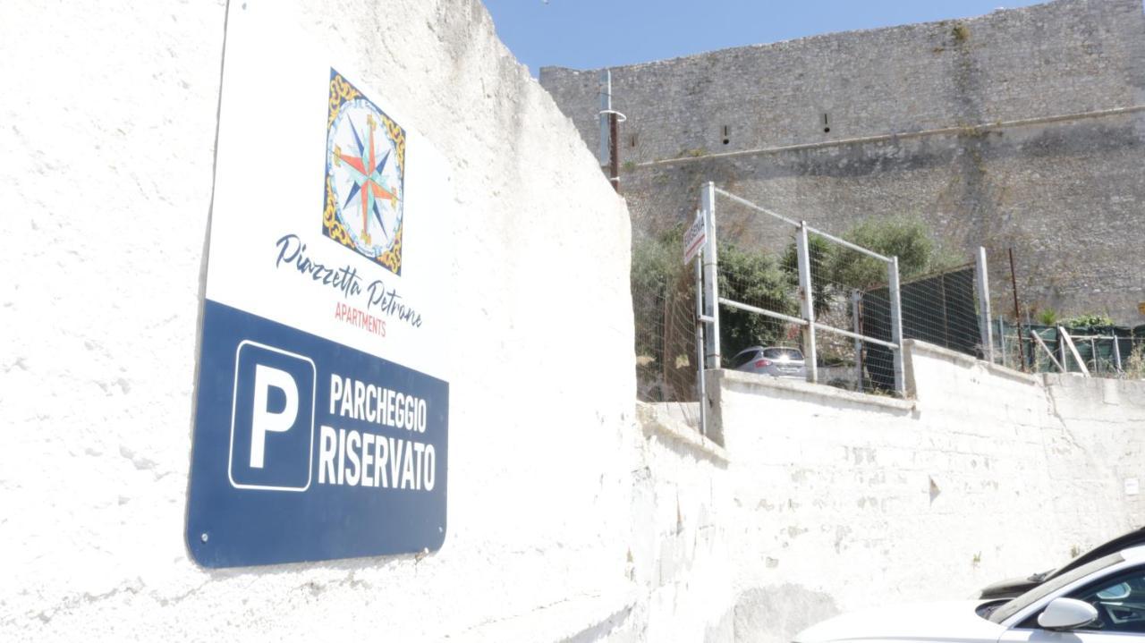 Piazzetta Petrone Apartments + Parking Vieste Exterior foto